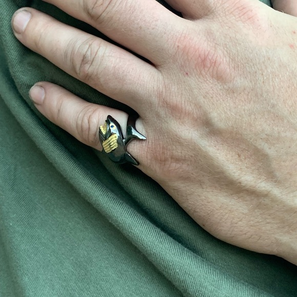 Sterling & 14 kt Shark Ring - Picture 4 of 6